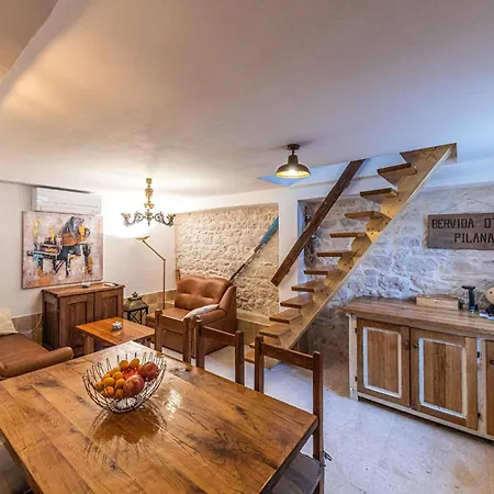 Дом отдыха Luxurious Home In Okrug Gornji *