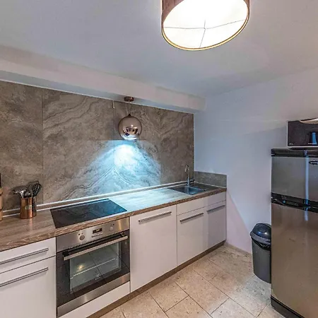 Luxurious Home In Okrug Gornji *
