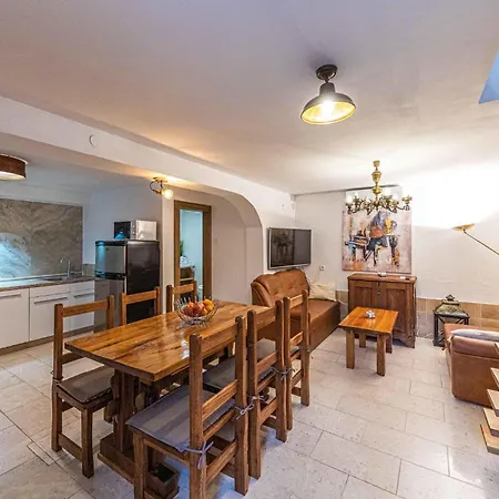 Prázdninový dům Gorgeous In Okrug Gornji